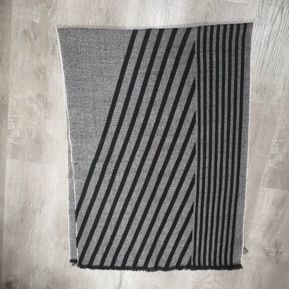 Vince Camuto Black & Grey Mix One Size Blanket Scarf - Picture 6 of 7